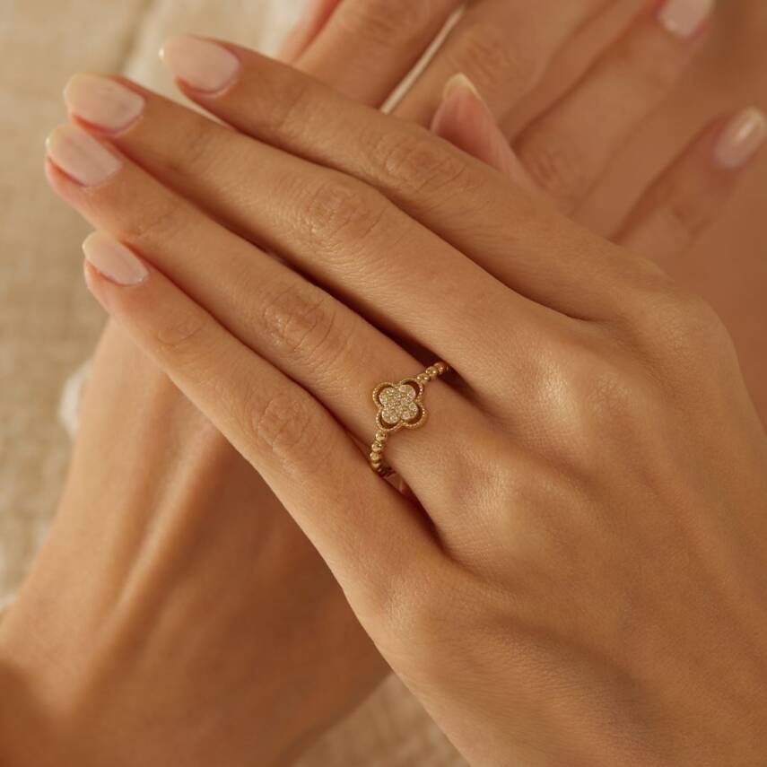 Taşlı Minimal Yonca Altın Yüzük - 1